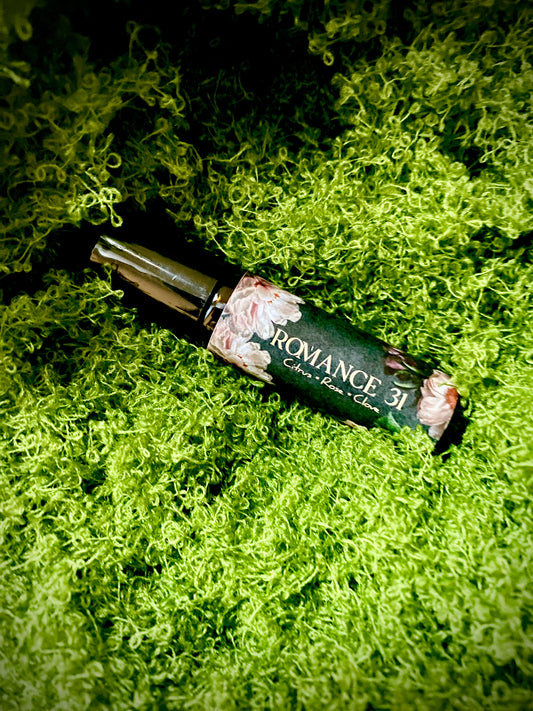 Romance 31 Perfume Oil • 10 ml Rollerball